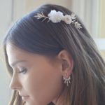 מסרקית מונקו- פרחי משי לבנים