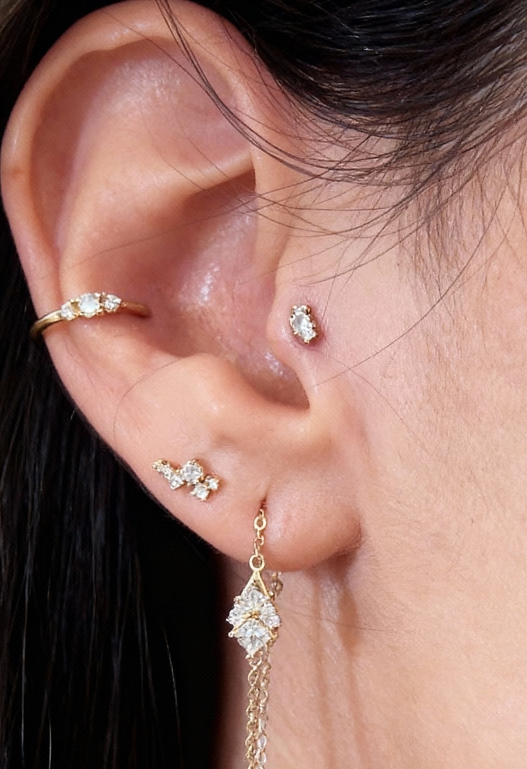 create a fashion jewelry campaign image in the style of a zara catalog minimal modern elegant and slizxnkq6oxao8a06g2v 8 Copy